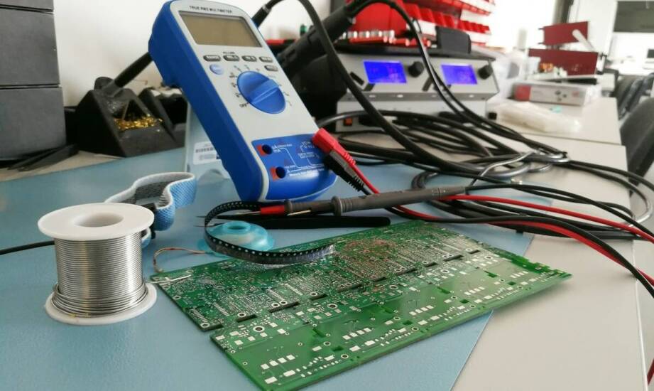 Jak ustalić specyfikację hokera laboratoryjnego ESD do konkretnego stanowiska pracy