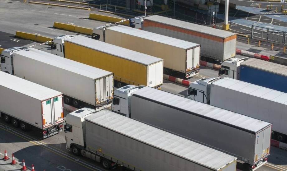 Jak wygląda organizacja transportu Polska–Niemcy dla firm eksportowych: dokumenty, ADR i magazynowanie