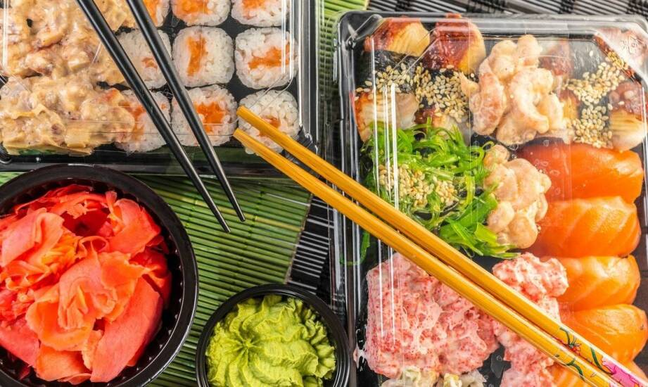 Jak ocenić menu sushi, gdy zamawiasz z dostawą z okolic Warszawy