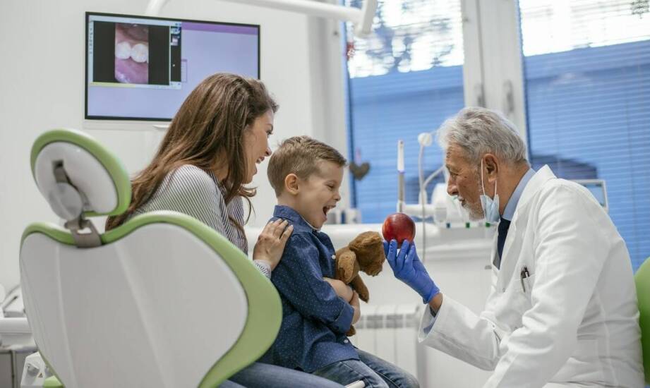 Jak przygotować dziecko do pierwszej wizyty u dentysty bez wzmacniania lęku