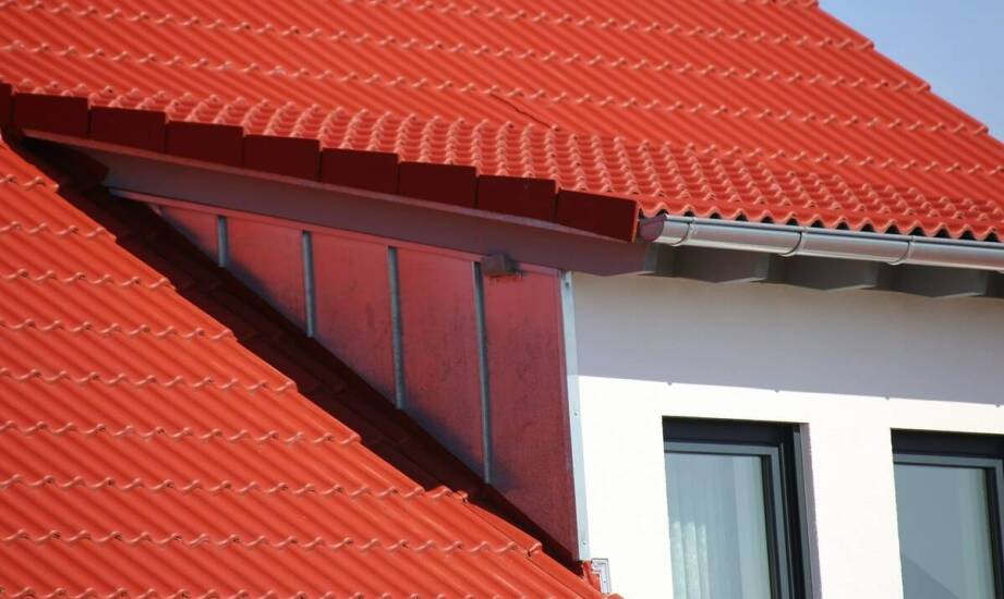 Dachówka ceramiczna na domu jednorodzinnym — kiedy sprawdza się w warunkach Podkarpacia
