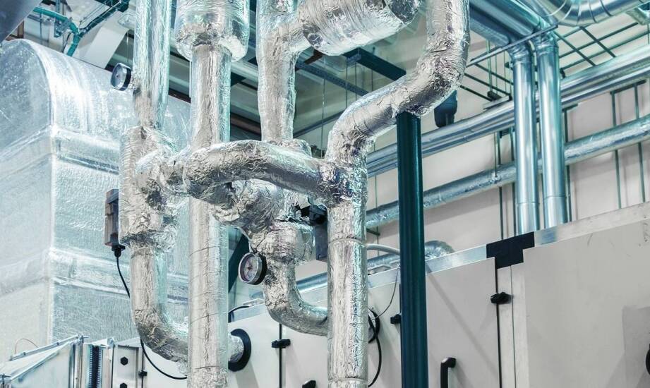 Dobór materiałów termoizolacyjnych do rur i urządzeń w instalacjach przemysłowych na Mazowszu