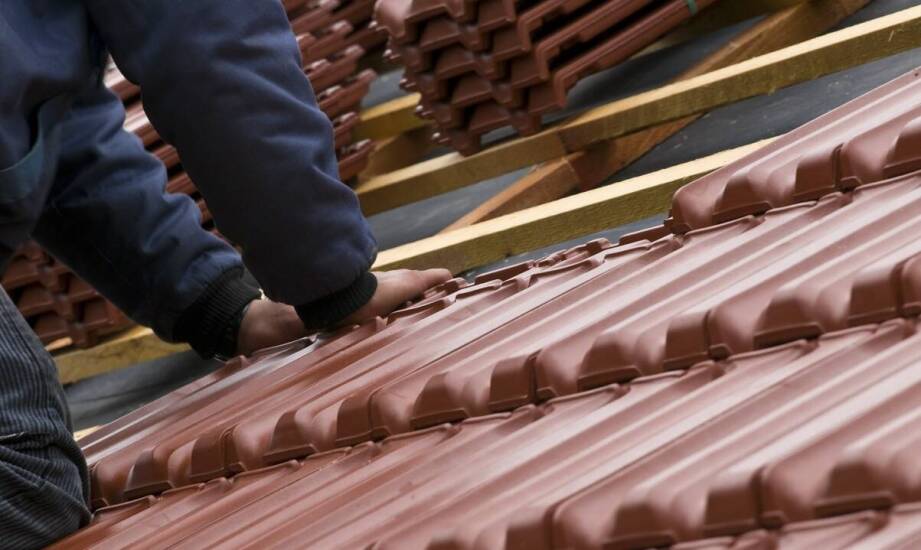 Jak ocenić parametry dachówki ceramicznej przed zakupem materiału na dach w Rzeszowie