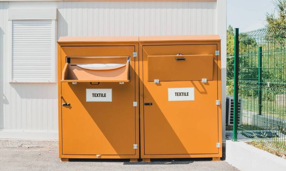 Jak klasyfikować resztki tkanin z produkcji według włókna, etapu powstania i odzysku