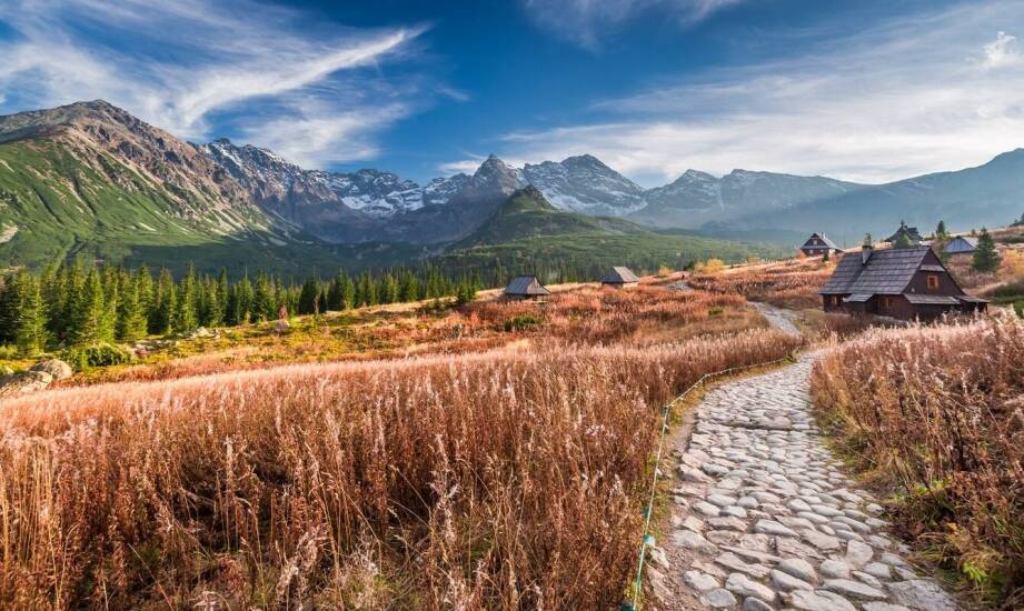Kościelisko czy Zakopane — jak lokalizacja noclegu zmienia plan dnia, dojazd i start na szlak
