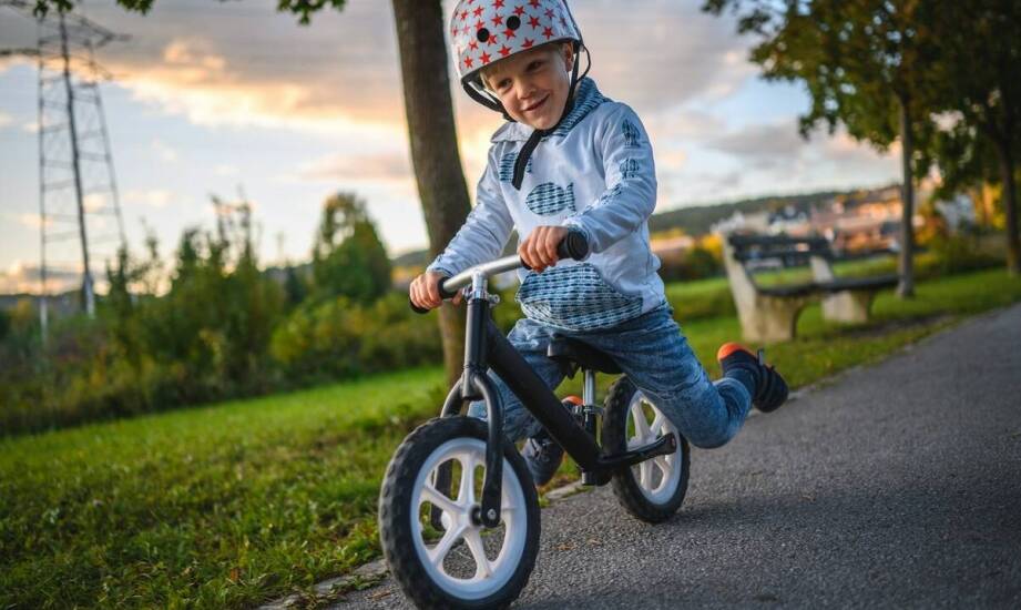 Kiedy lekki Woom jest dobrym wyborem dla dziecka jeżdżącego po mieście i szutrach