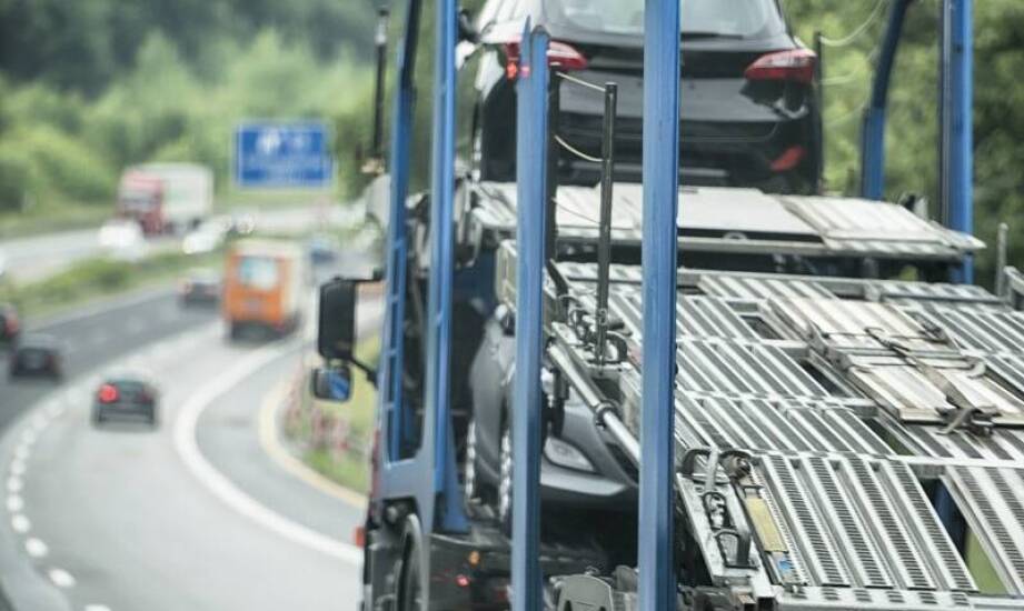 Kiedy przyczepa ładunkowa do auta osobowego naprawdę pasuje do planowanego zastosowania