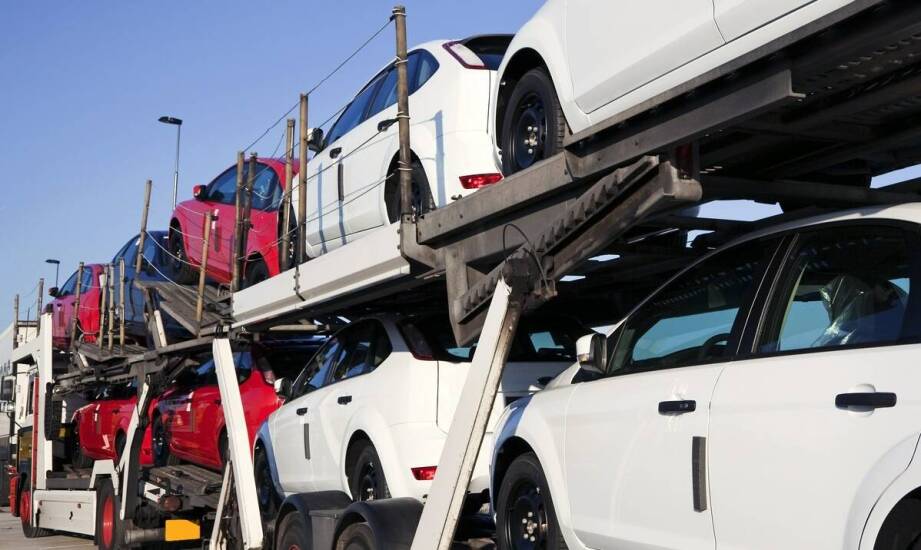 Jak zorganizować transport samochodów ze Szwecji w obsłudze dealerów