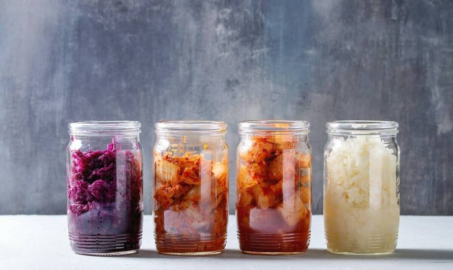 Jak powstaje wegańskie kimchi — skład, fermentacja i kiedy smak staje się wyraźniejszy