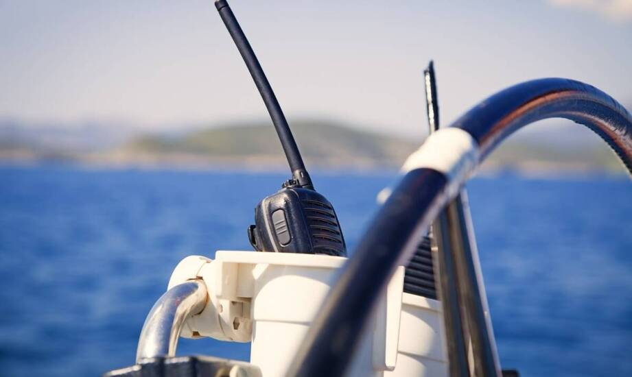 Kiedy radiotelefon VHF daje pierwsze sygnały awarii przed wyjściem w morze