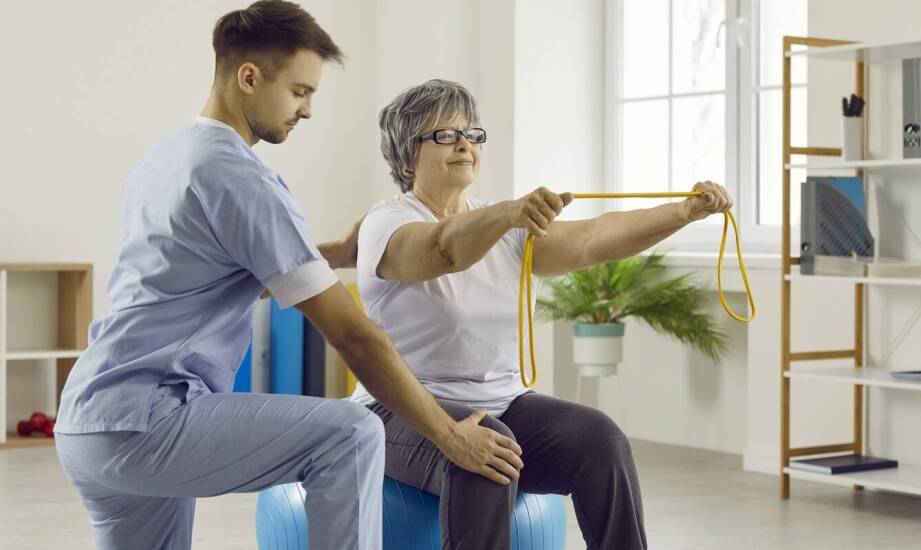 Kiedy rehabilitacja w domu jest zasadna i kto może ją otrzymać z NFZ