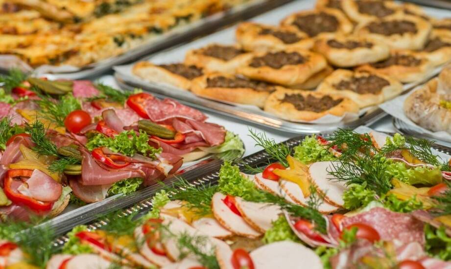 Jak sezonowe dania włoskie łączą lunch, catering i eventy w Toruniu