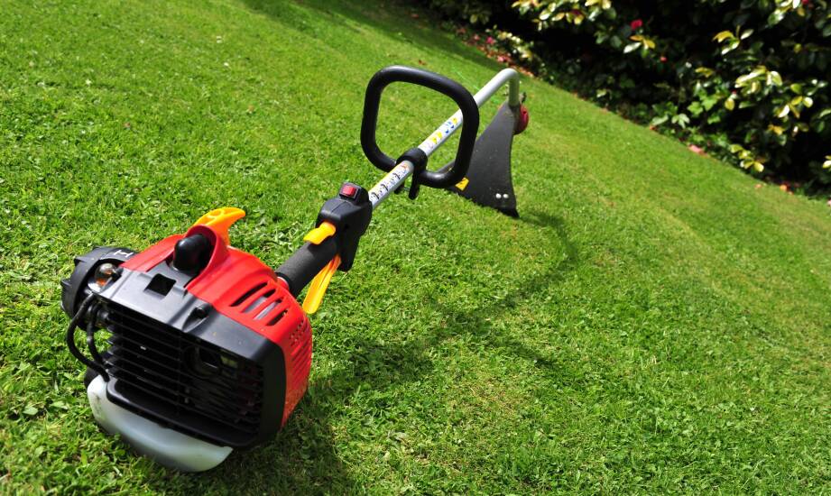 Co naprawdę odróżnia akumulatorowe kosy Milwaukee M18 podczas pracy w dużym ogrodzie