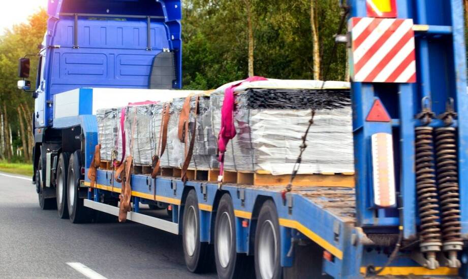 Jak nadstawki do standardowej palety zmieniają transport sypkich i drobnych ładunków