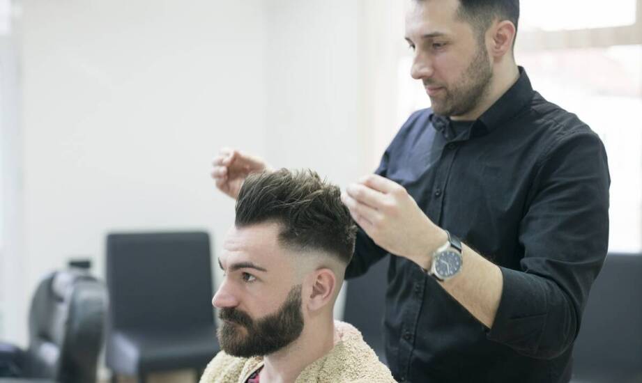 Jak dobrać fryzurę męską do kształtu twarzy i codziennego stylu
