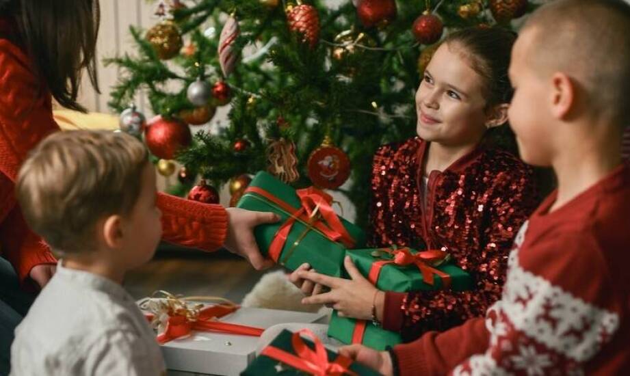Jak ułożyć mikołajkowe spotkanie dla przedszkolaków w sali pełnej ruchowych atrakcji