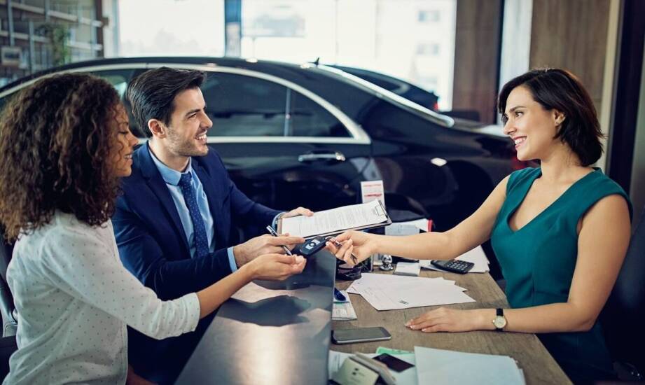Jak przygotować wizytę w salonie Toyoty, żeby od razu sprawdzić auto, finansowanie i serwis