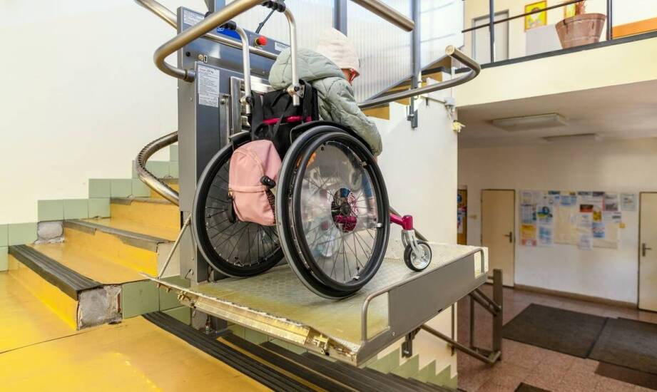Jak wózek, orteza i podnośnik wspierają rehabilitację domową pacjenta w Oświęcimiu
