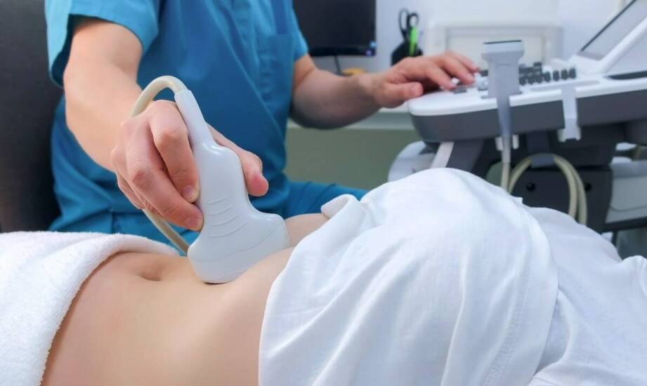 Prywatne USG tarczycy przy niejasnych objawach — kiedy badanie porządkuje dalszą diagnostykę