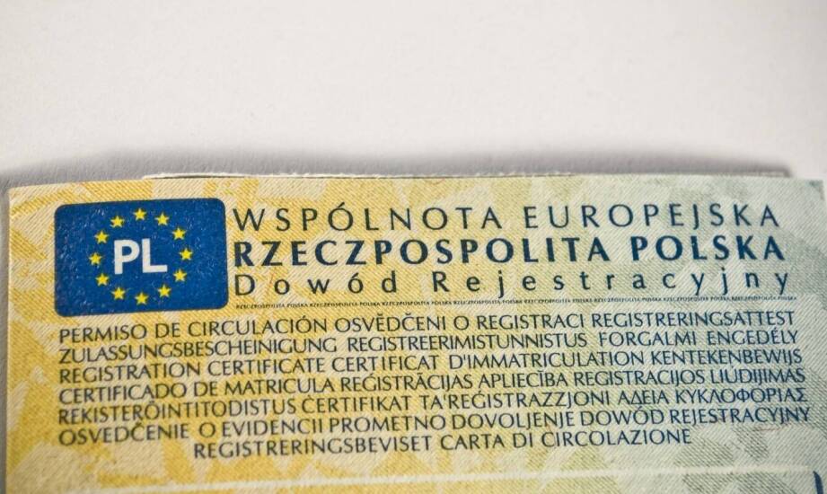 Od czego zależy wycena tłumaczenia briefu samochodowego przy rejestracji auta w Polsce