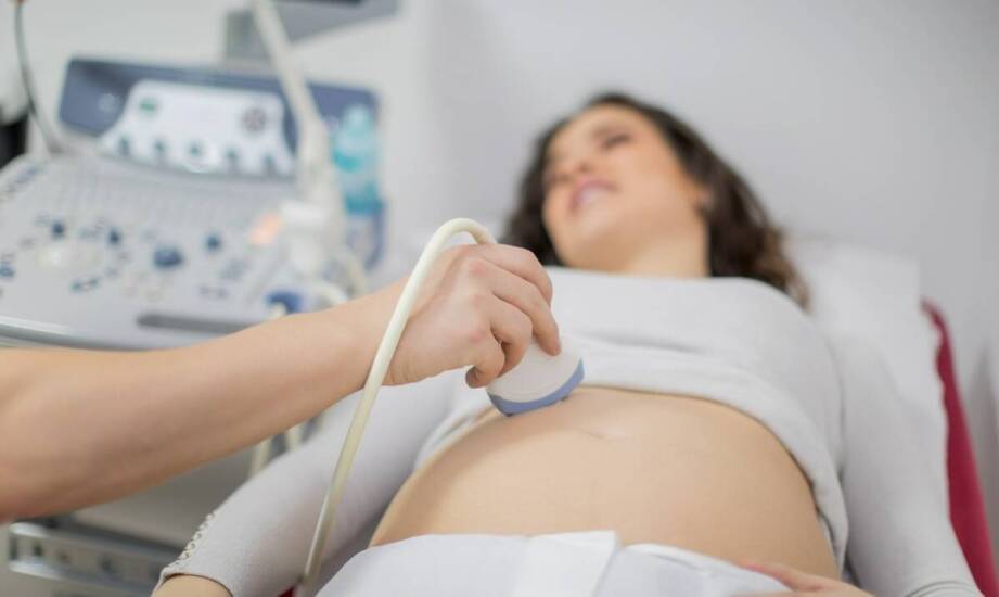 Dlaczego w ciąży wykonuje się kilka różnych badań USG i co każde z nich ocenia
