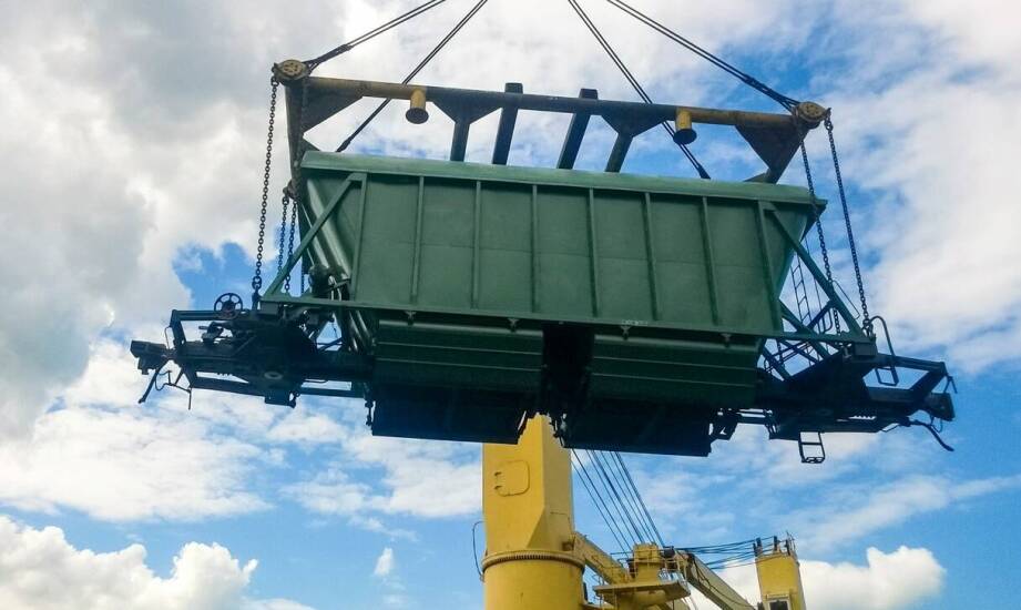 Podawanie betonu z pojemnika dźwigiem: gdzie najczęściej powstaje ryzyko wycieku i wypadku