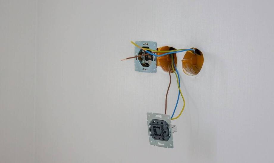 Jak przygotować dom jednorodzinny do wykonania instalacji elektrycznej bez kosztownych przeróbek