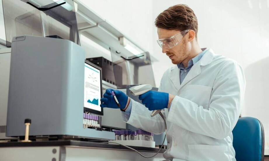 Jakie parametry spektrometru decydują o użyteczności analizy Ramana w laboratorium badawczym
