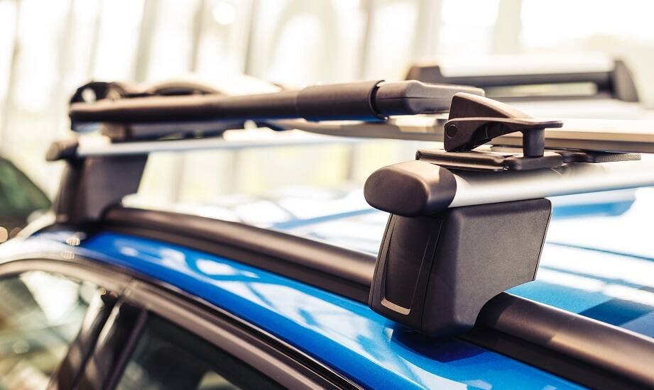 Jak przygotować auto na wakacyjną trasę, gdy przewozisz bagaż na dachu