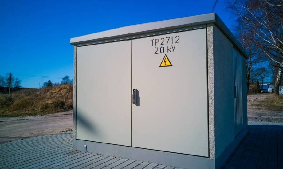 Puszka hermetyczna w instalacji zewnętrznej — kiedy chroni połączenia w hali i na budowie