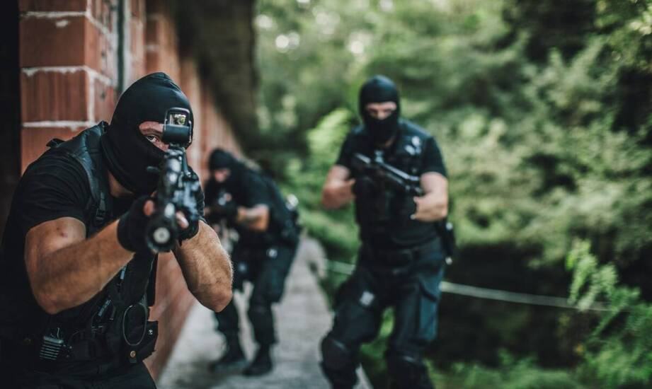 Kominiarka taktyczna do ASG, polowania i zimy: jak materiał zmienia komfort