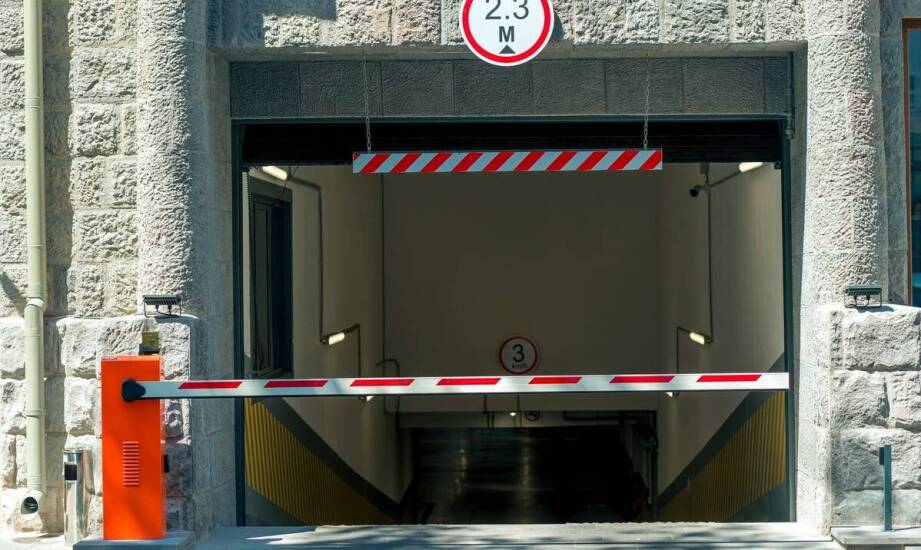 Kiedy oznakowanie wjazdu do tunelu jest potrzebne na parkingu, posesji lub w garażu podziemnym