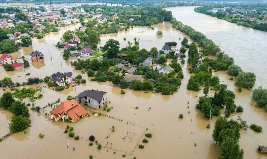 Kiedy instalacja z wodą pitną wymaga płukania, czyszczenia lub dezynfekcji po zalaniu i zastoju