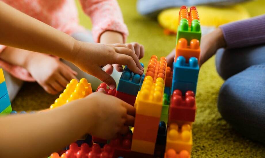 Dlaczego kodowanie bez ekranu rozwija myślenie algorytmiczne i kreatywność przedszkolaka
