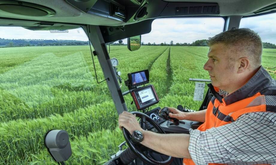 Jak ocenić, czy nawigacja w ciągniku pasuje do małego gospodarstwa i jego zabiegów