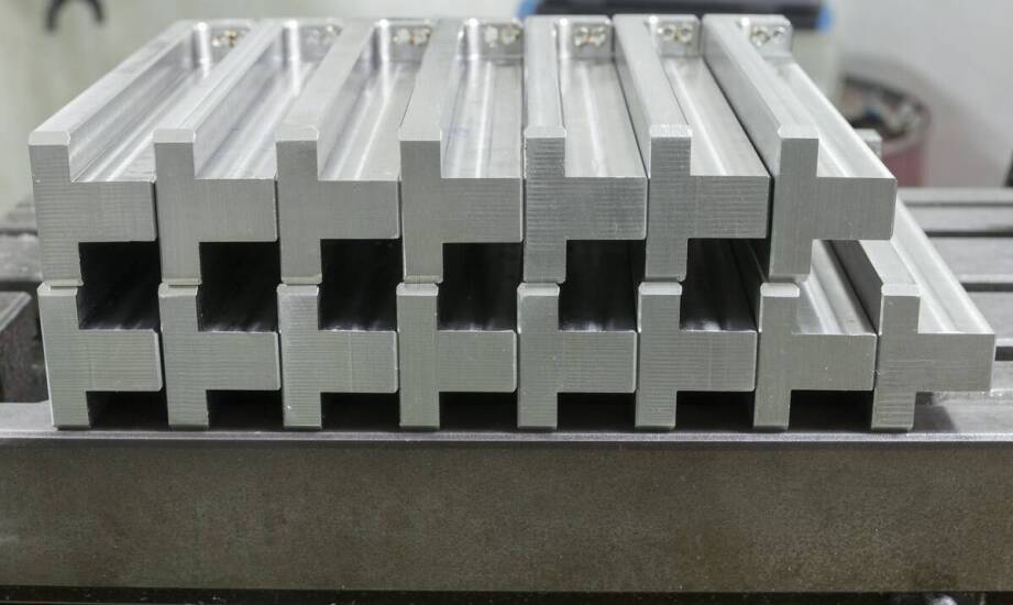 Skąd biorą się różnice w masie kwadratowego profilu 120×120×5 ze stali nierdzewnej
