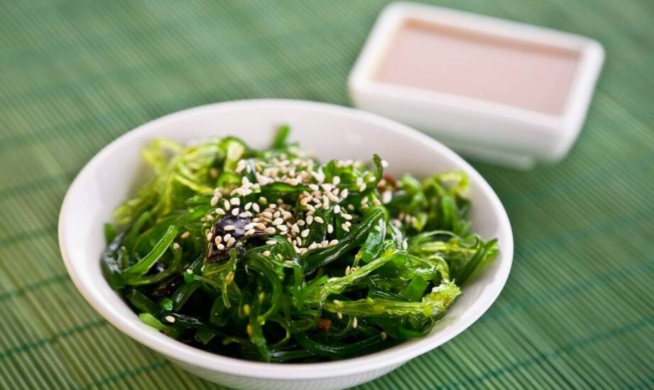 Jak nori, wakame i kombu budują smak dań japońskich w gastronomii