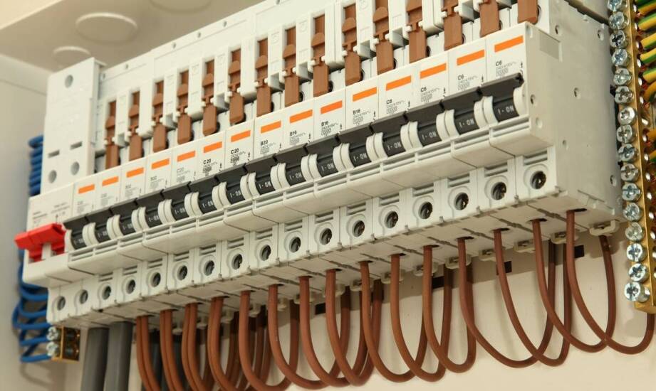 Jak dobrać wyłącznik nadprądowy i aparaturę modułową do różnych typów instalacji