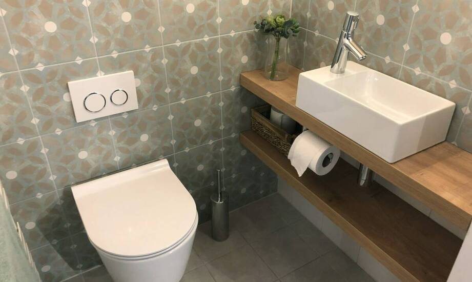 Jak mała łazienka w łódzkim bloku zmienia sposób doboru płytek ceramicznych