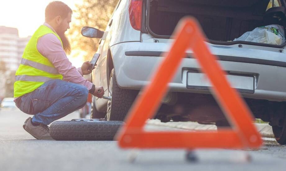Awaria samochodu w okolicach Gorlic — jak zabezpieczyć miejsce i zdecydować o transporcie