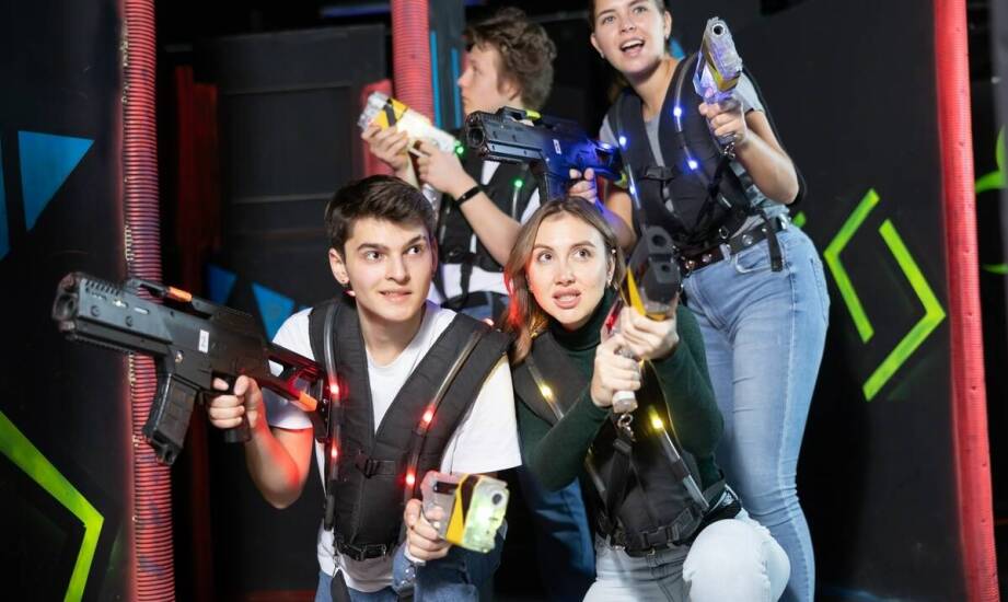 Pierwsza gra w laser tag — jak przygotować grupę, żeby uniknąć chaosu