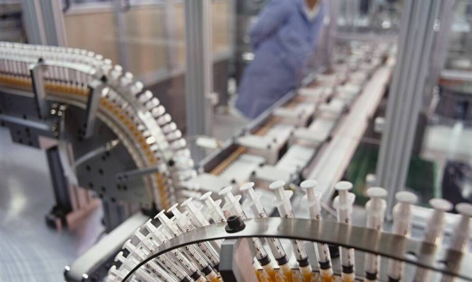 Jak wilgoć rozstraja kluczowe etapy produkcji farmaceutycznej i gdzie osuszanie sorpcyjne pomaga