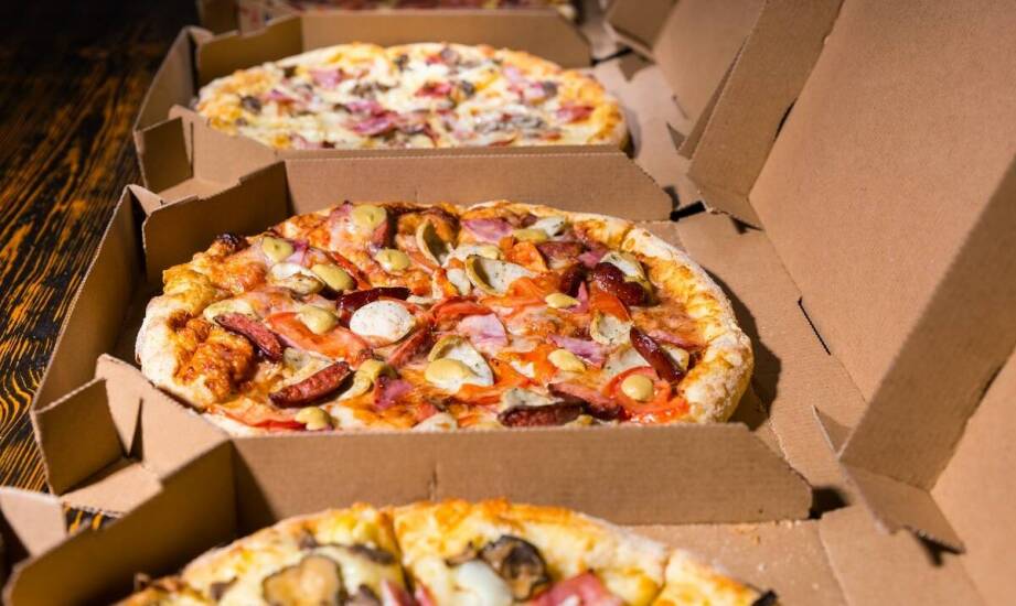 Jak dobrać opakowanie na pizzę do rodzaju pizzy, transportu i oczekiwań lokalu