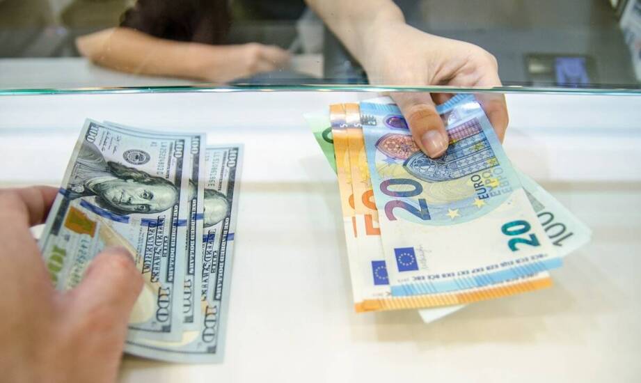 Jak przebiega wymiana walut w stacjonarnym kantorze przy większej kwocie gotówki