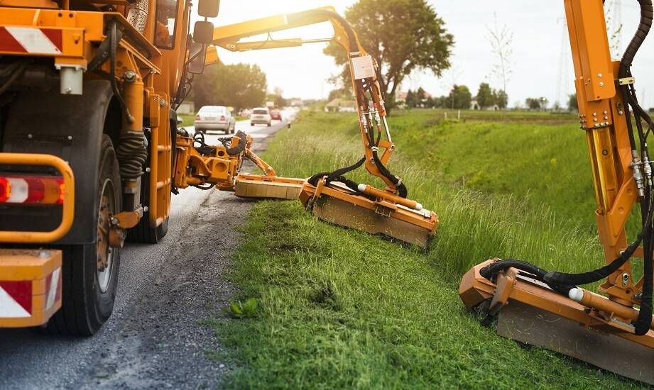 Jak geometria ramienia i tłumienie drgań zmieniają stabilność pracy przy skarpach