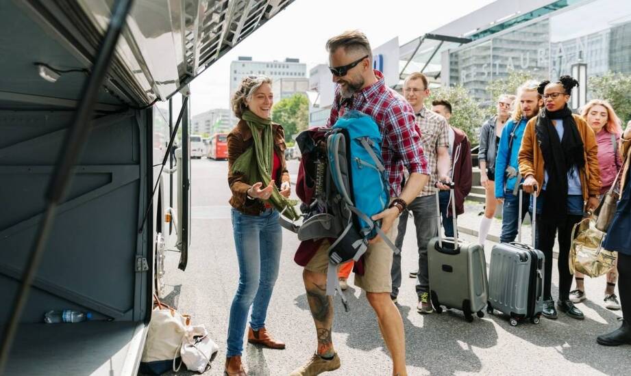 Jak spakować bagaż i paczki na długą podróż busem door-to-door do Szwajcarii
