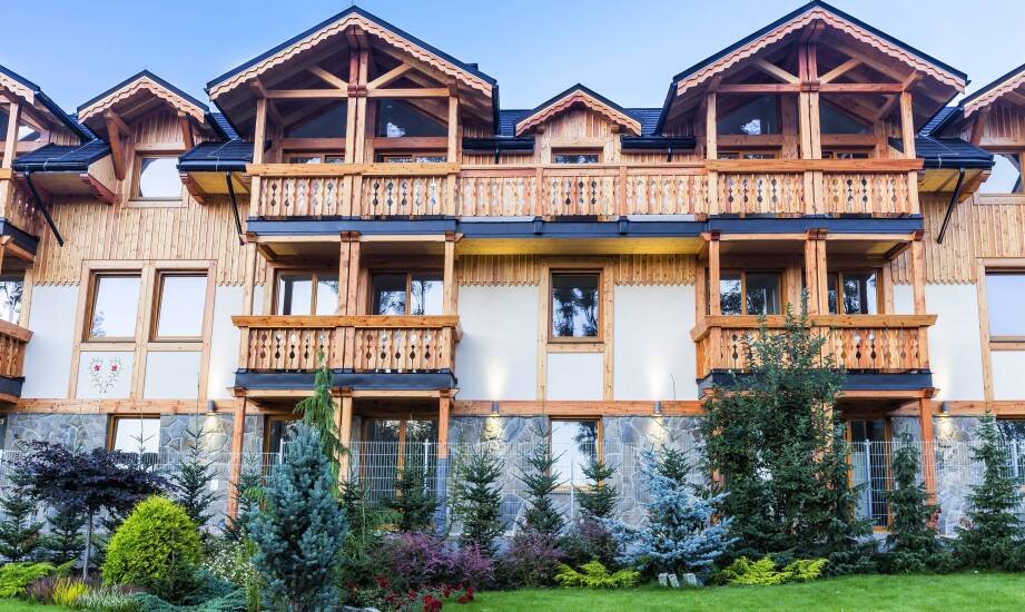 Dojście, łazienka i układ apartamentu — co naprawdę ułatwia pobyt osobie z ograniczoną mobilnością