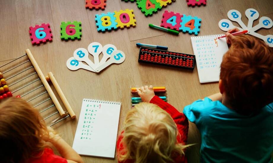 Jak zajęcia rozwijające pamięć, czytanie i matematykę porządkują rozwój dziecka po przedszkolu