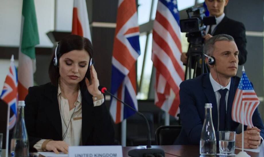 Symultaniczne, konsekutywne i liaison — co zmienia się w przebiegu rozmowy i konferencji