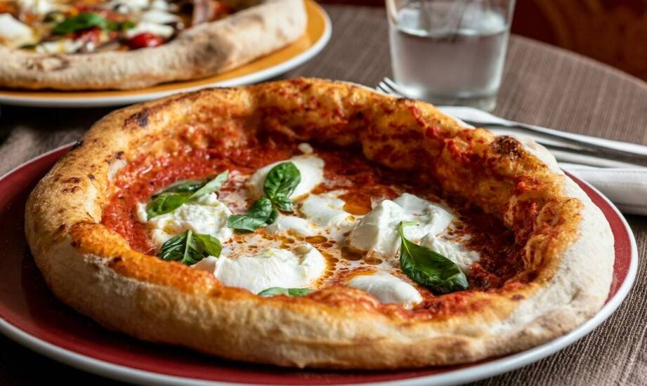Po czym poznać pizzę neapolitańską, gdy zamawiasz ją w lokalnej restauracji